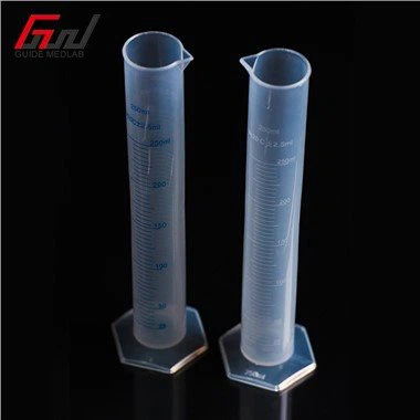 Gradueret plastmålecylinder 250ml